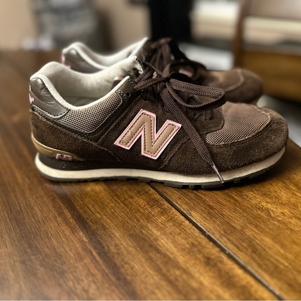 New Balance 574 brown/pink suede running/jogging shoes Women’s size 8